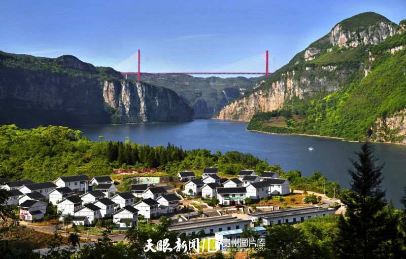 2021年4月29日拍攝的貴州省黔西市新仁苗族鄉(xiāng)化屋村扶貧搬遷安置點新貌。（無人機(jī)照片）（史開心攝）B62I2852.jpg