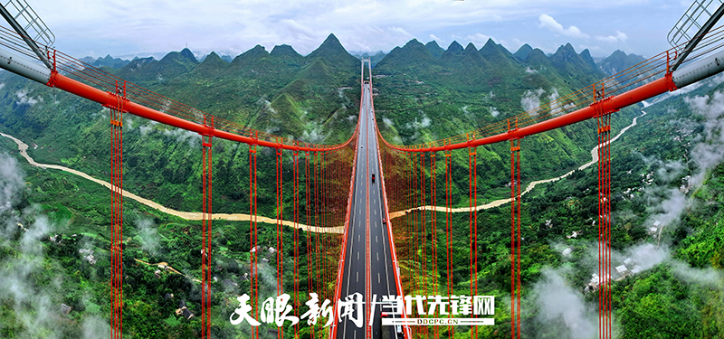 世界第一座千米級山區(qū)鋼桁梁懸索橋—壩陵河特大橋（滬昆高速公路鎮(zhèn)勝段）壩陵河大橋俯瞰.jpg