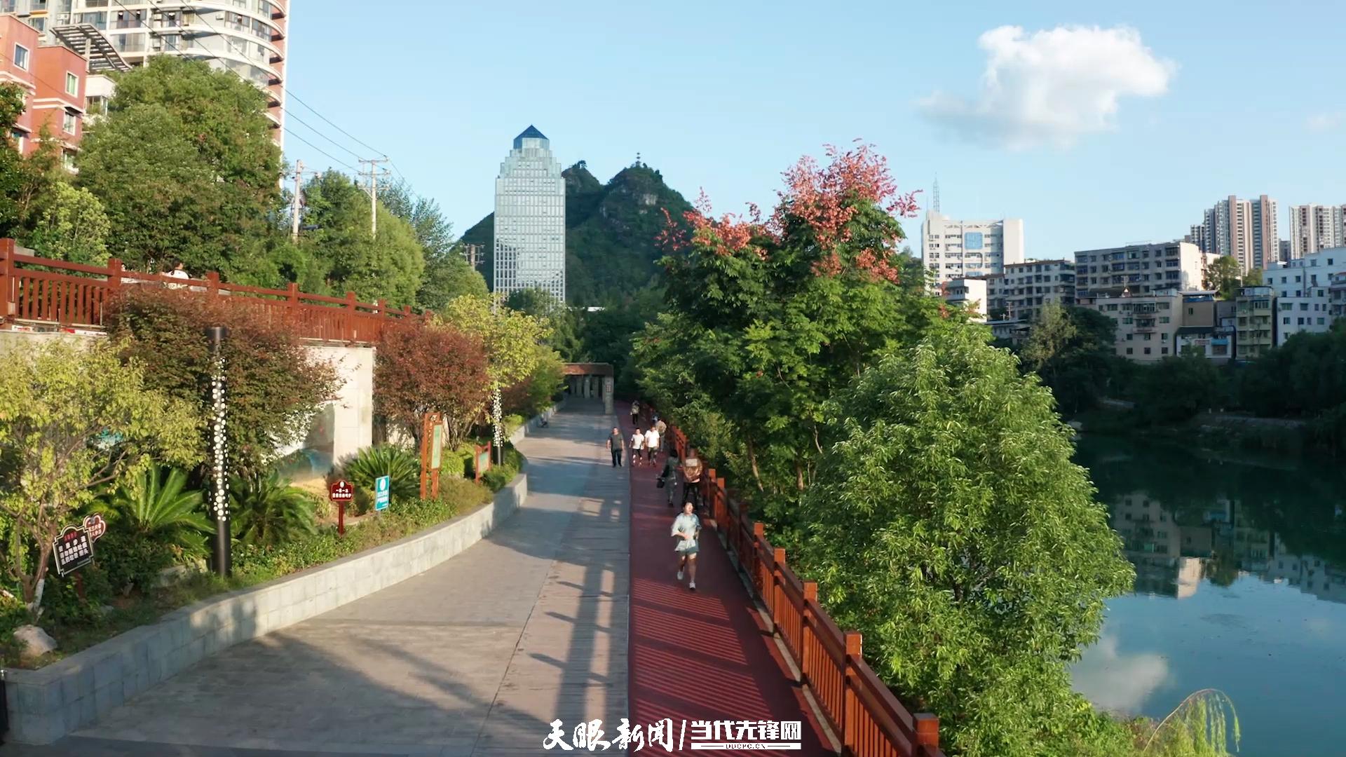 銅仁市沿河步道。銅仁市融媒體中心供圖.jpg