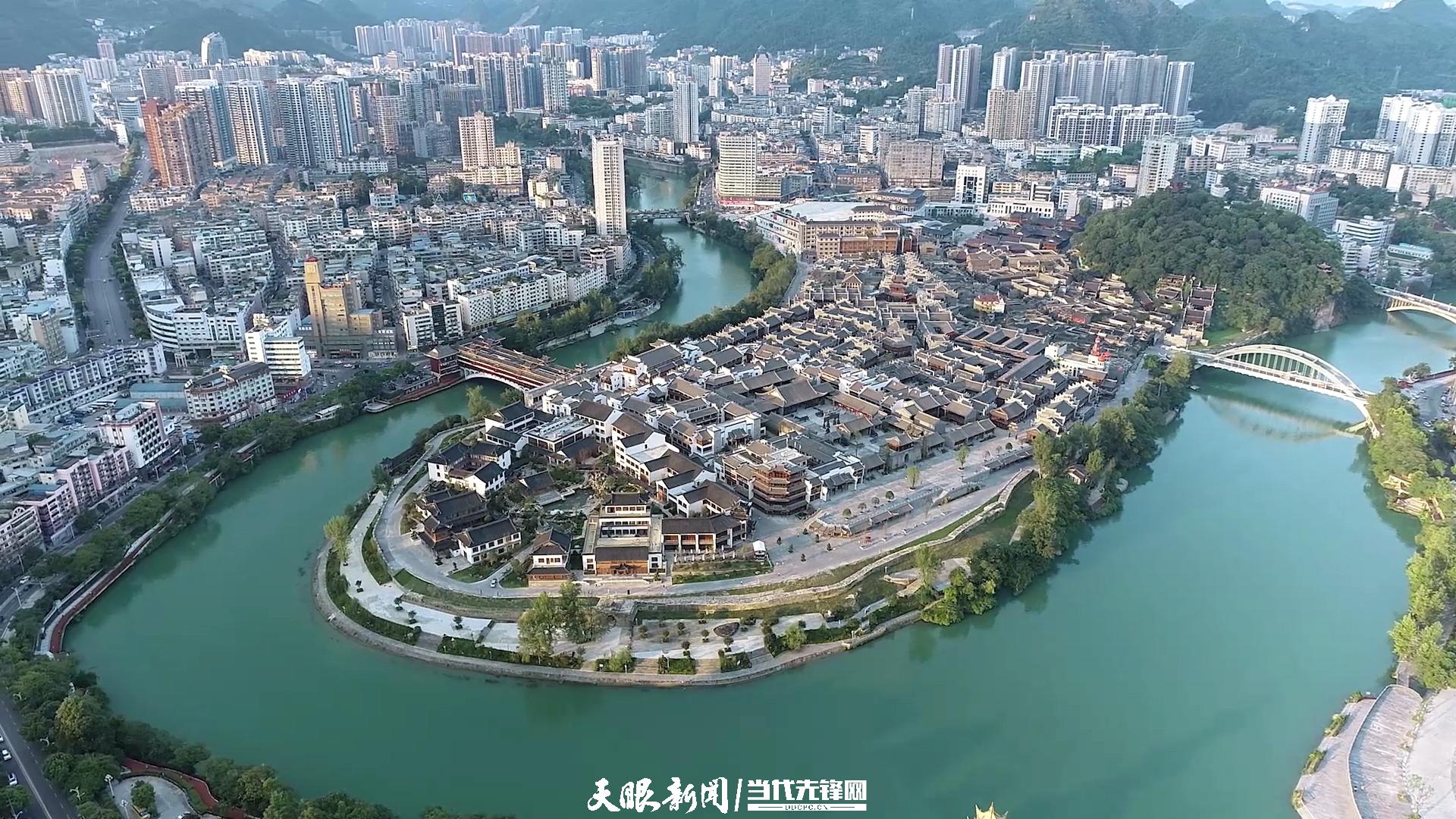 銅仁城區(qū)，山水環(huán)繞。銅仁市融媒體中心供圖.jpg