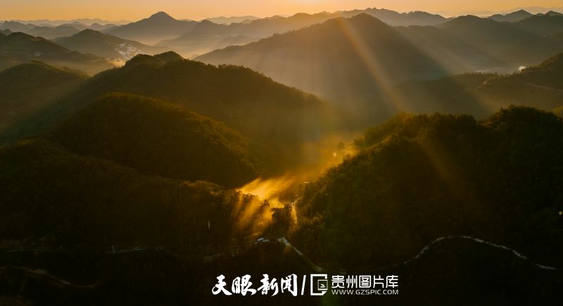 望謨自治縣麻山鎮(zhèn)卡法村秋色。張帆攝.jpg