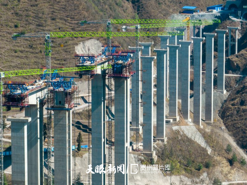 710145-納赫高速公路四標段威奢互通匝D橋施工現場.jpg
