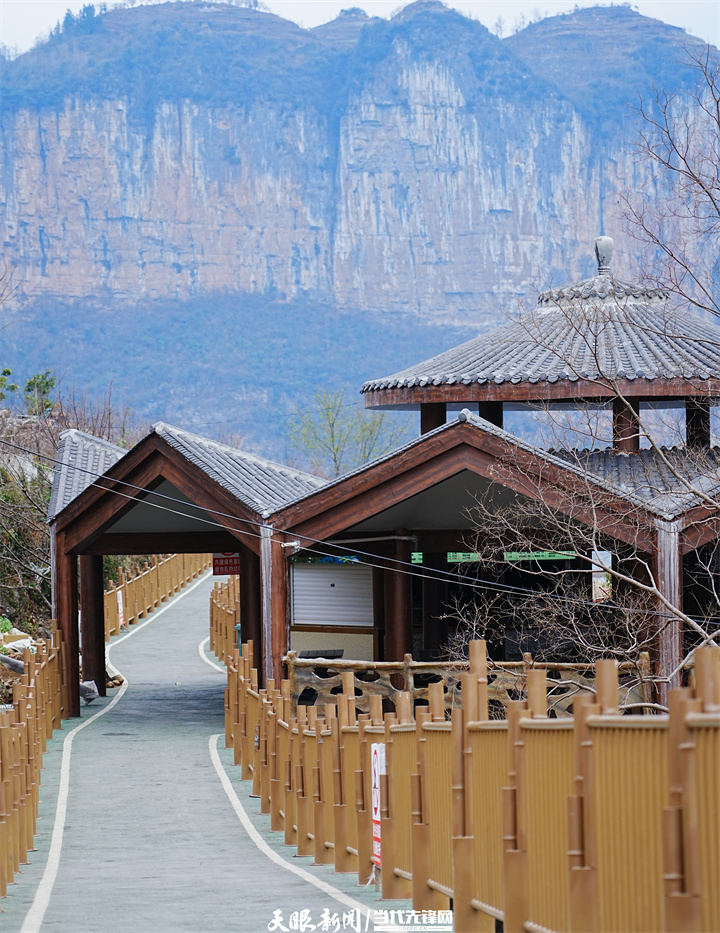 3 2023年化屋村建起了沿江棧道.jpg