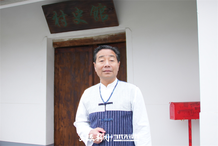 5 如今，楊曉峰依舊活躍在鄉(xiāng)間，成立了“楊曉峰田山歌保護傳承工作室”，在退休后繼續(xù)專注田山歌的傳承工作。.JPG