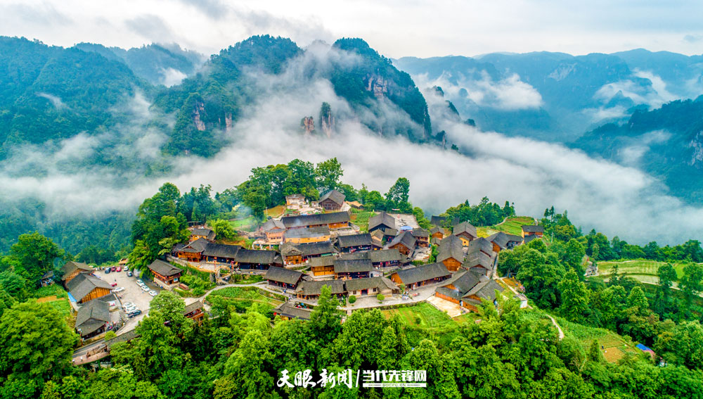 3-十八洞村新貌。石林榮-攝.jpg